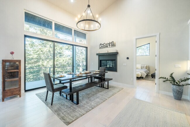 Building Photo - 255 Matterhorn Dr