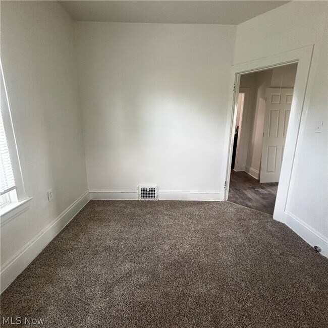 Building Photo - 3736 E 153rd St