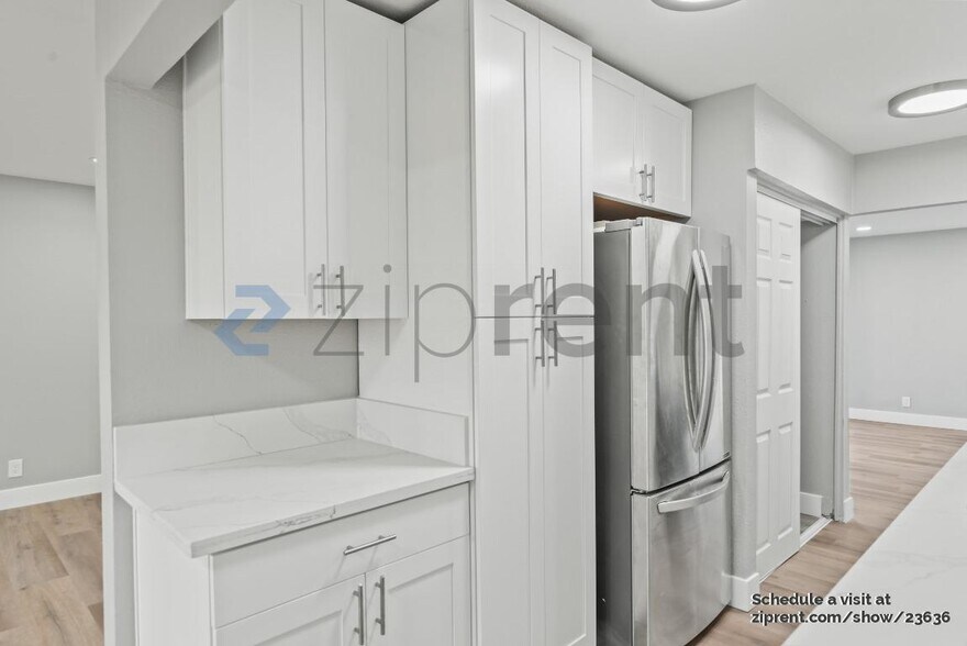 Building Photo - Unit