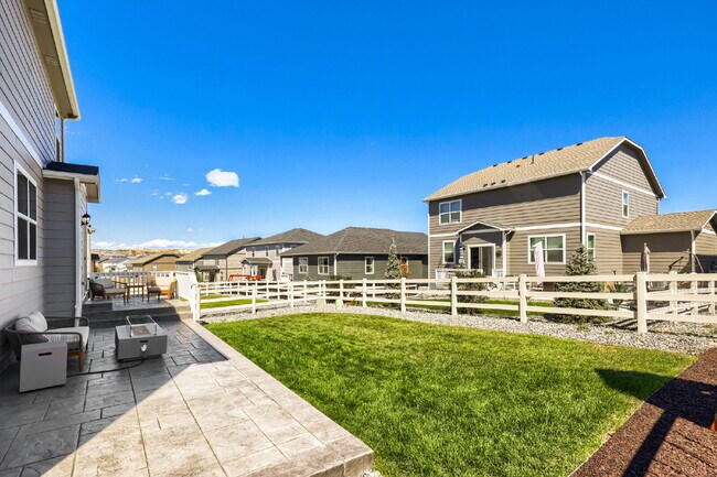 Building Photo - "Spacious 5-Bed Oasis with 3 Full Baths in Scenic Castle Rock – Your Dream Home Awaits!"
