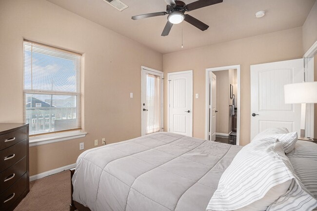 Building Photo - 1333 N Meyer Ave