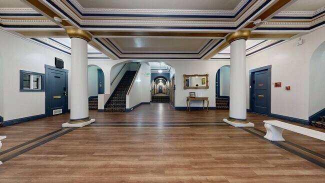 Building Photo - 1060 Bush St