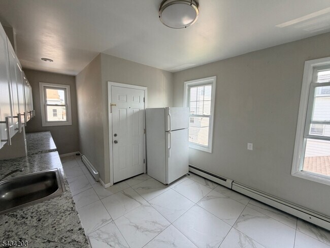 Building Photo - 413 Beardsley Ave
