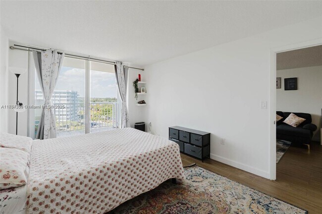 Building Photo - 1300 NE Miami Gardens Dr