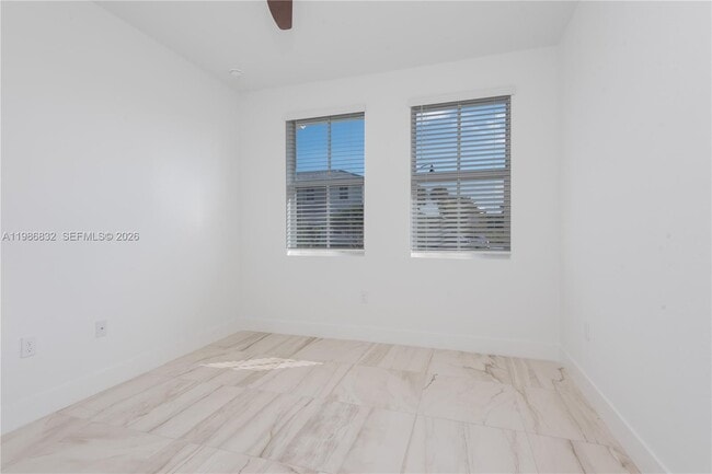 Building Photo - 230 SW 170th Ave