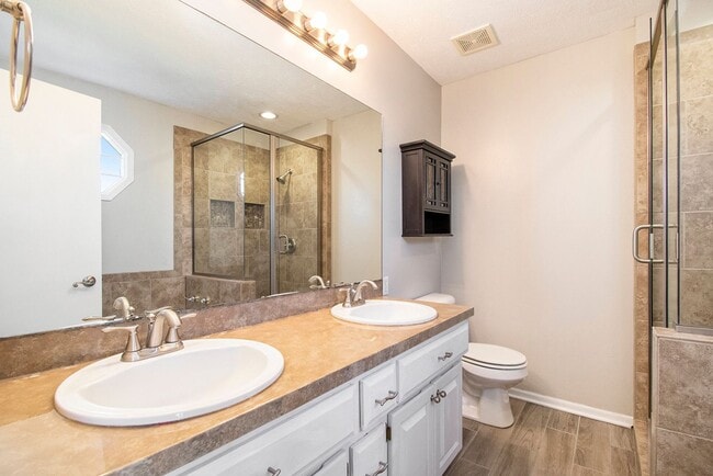 Building Photo - 3 bed + 3 bath Millard tri- level! Ready for move in!