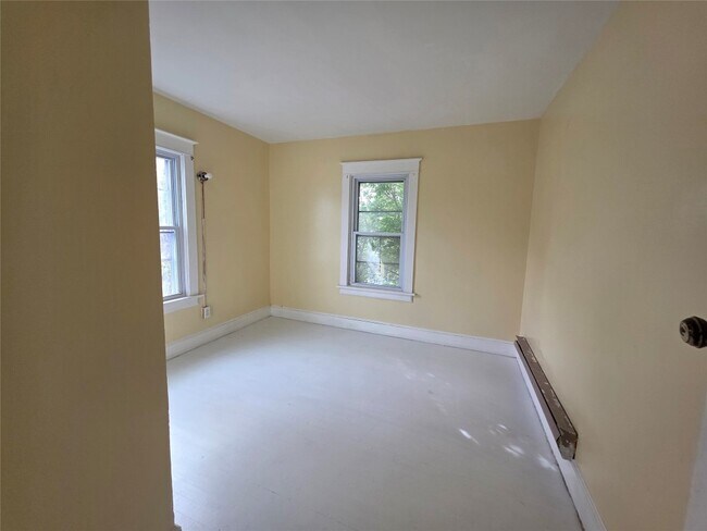 Building Photo - 155 Willow St