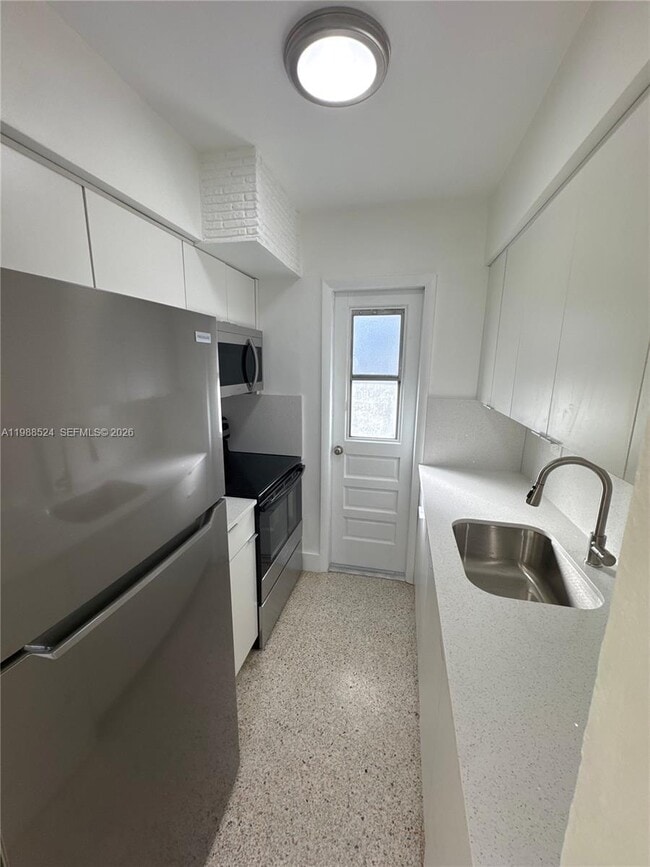 Building Photo - 619 SW 7th Ave