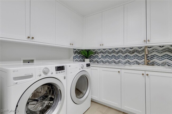 Building Photo - 2728 Tiburon Blvd E