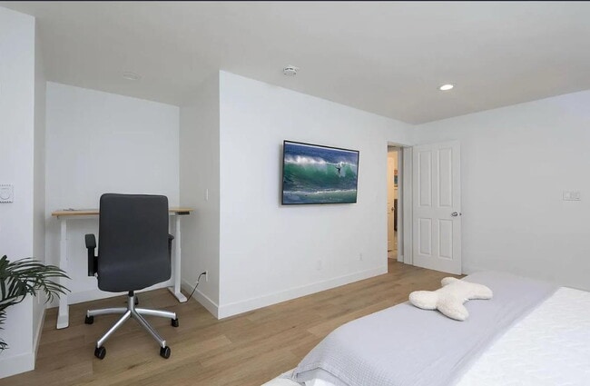 Primary Photo - "Chic Beachside Living: 1-Bedroom Retreat ...