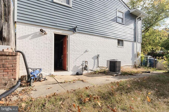 Building Photo - 5626 Hershey Ln