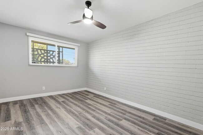 Building Photo - 6116 N 12th Pl