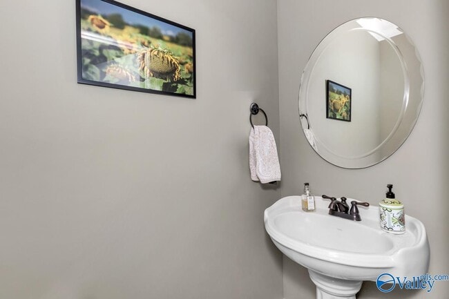 Building Photo - 230 Bishop Farm Way