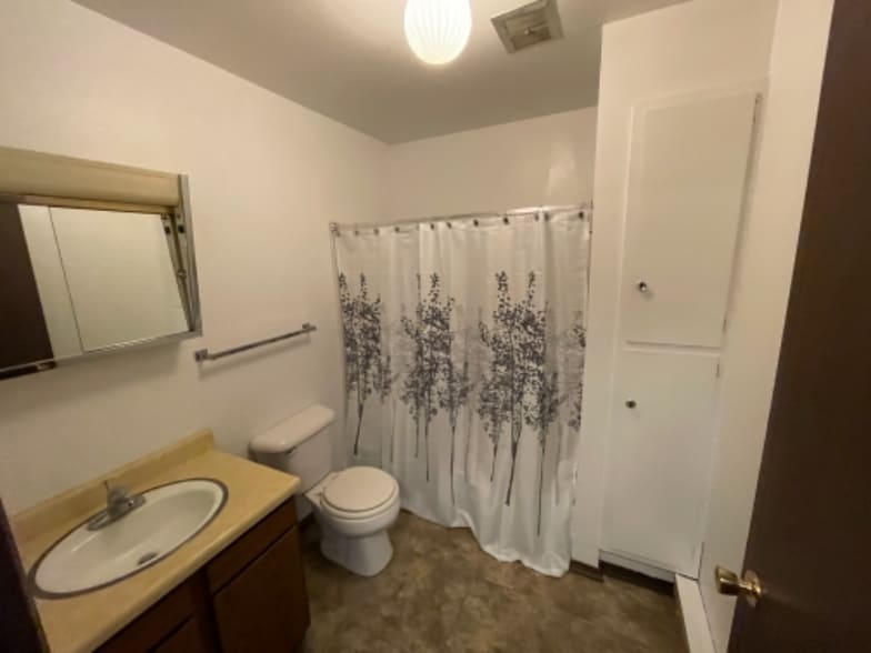 Building Photo - 216 N Cannon St