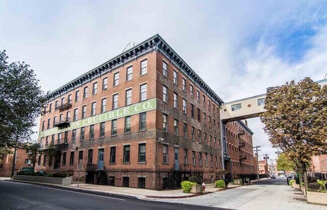 Building Photo - 187 Wayne St