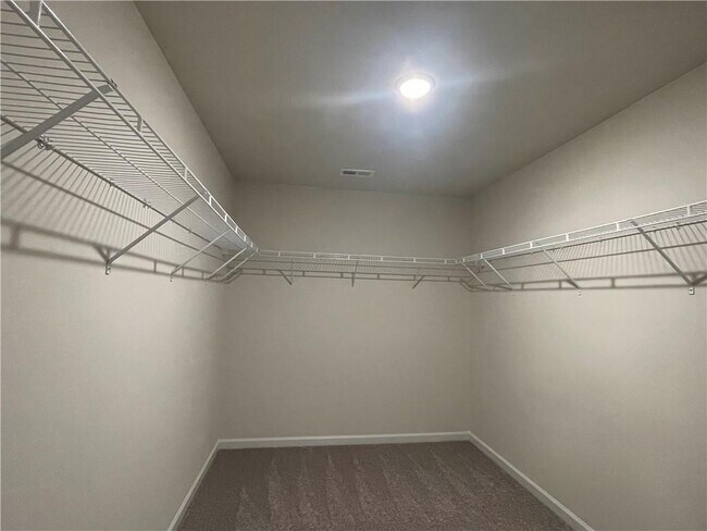 Building Photo - 4663 Fullerton Dr