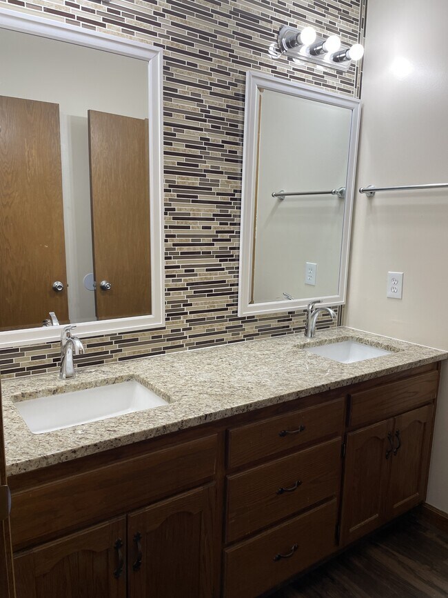 Building Photo - 1703 Heritage Ln