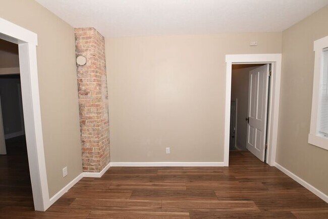 Building Photo - Central Mishawaka- close to Parks and Down...