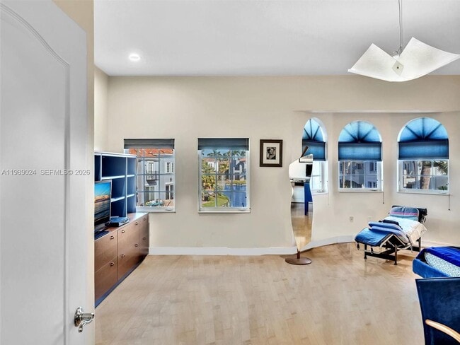 Building Photo - 20780 NE 32nd Ave