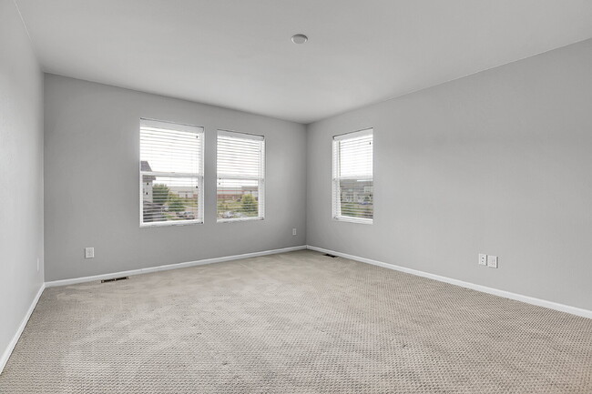 Building Photo - $2,750.00, 3 bed, 2.5 bath located in Denver
