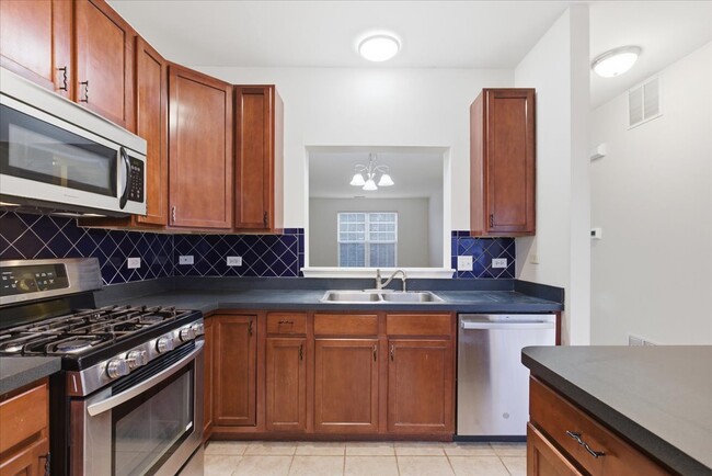 Building Photo - 28909 Pondview Dr