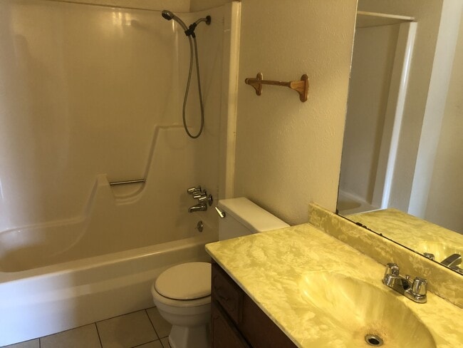 Building Photo - Cozy Half Duplex in Irving!!
