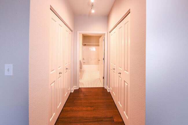 Building Photo - 4120 S Lake Dr