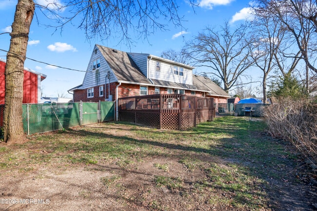 Building Photo - 573 Lloyd Rd