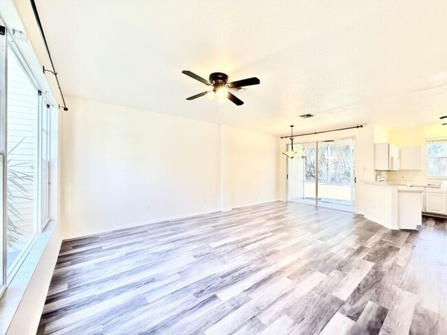 Building Photo - 13706 Forest Lake Dr