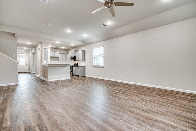 Building Photo - 5239 Amistad Dr