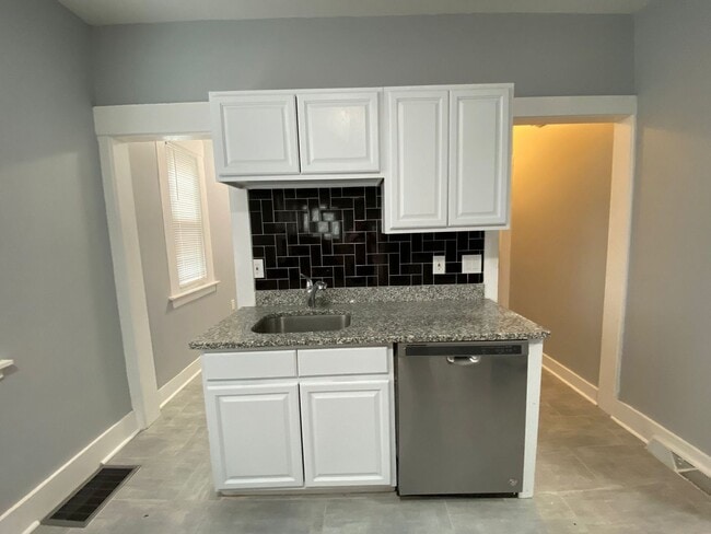 Building Photo - 36 Bright St