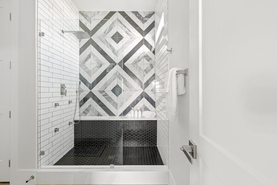 Building Photo - 867 Bowers Ln