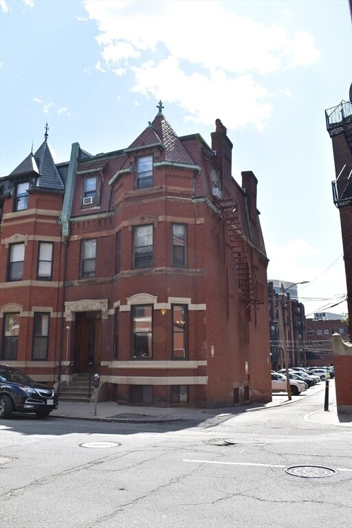 Building Photo - 31 Fairfield St