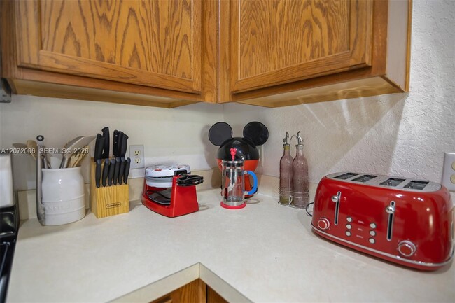 Building Photo - 17833 Woodcrest Way