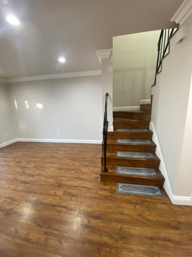 Building Photo - Luxurious 3 Bedroom Cypress Townhouse for ...