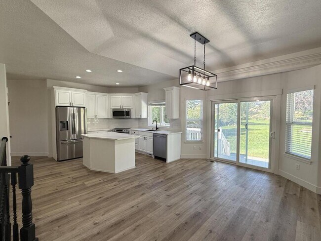 Building Photo - 152 W 4050 N