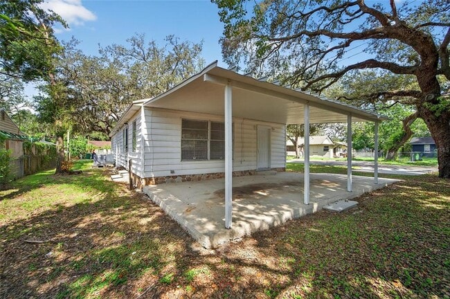 Building Photo - 8723 N Dexter Ave