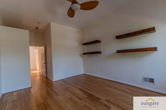 Building Photo - 341 E 27th St
