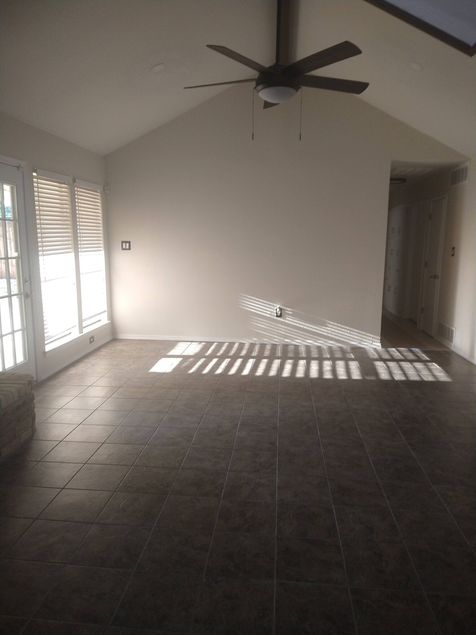 Building Photo - 2100 Arlena Dr