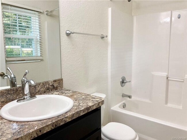 Building Photo - Crystal Manor 2 bedroom, 2 bath, 1 car garage home!