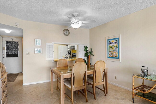 Building Photo - 931 Gardenia Dr