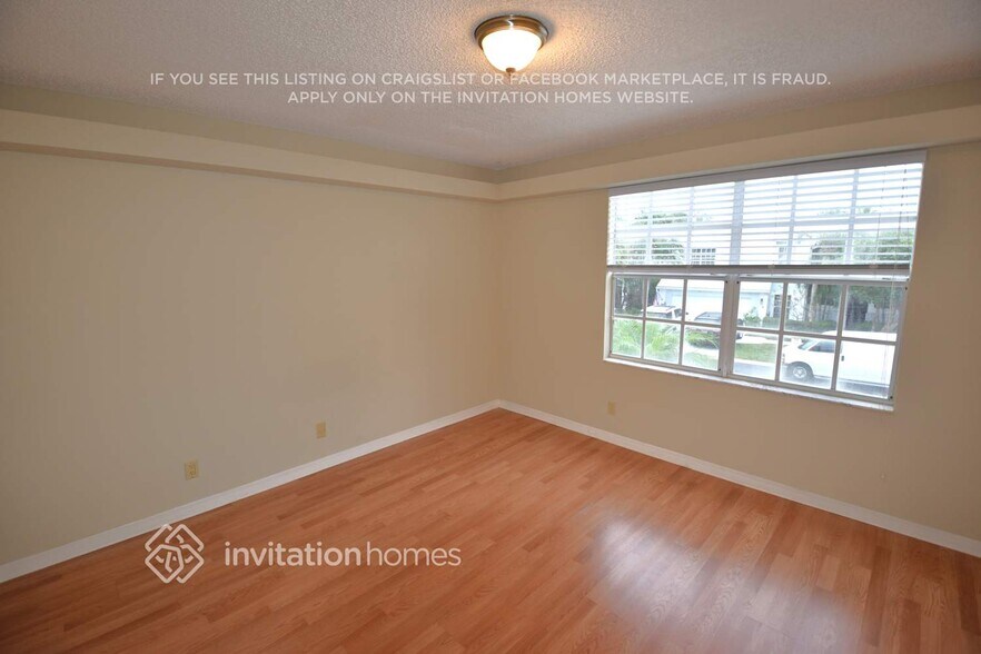 Building Photo - 10 Blenheim Ct