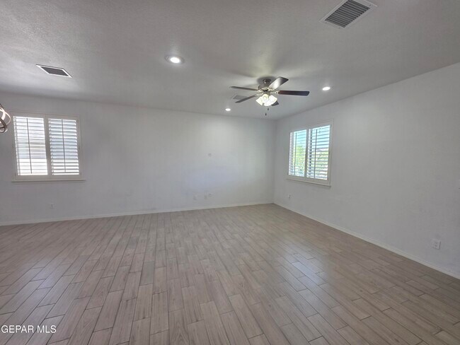 Building Photo - 7517 Red Cedar Dr