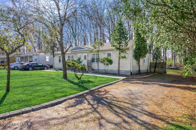 Building Photo - 28 Oak Ln