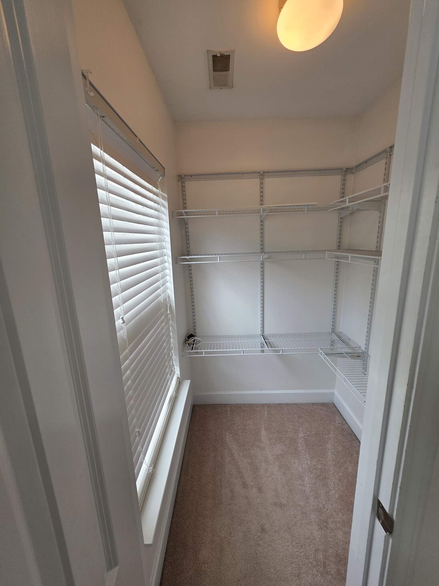 Building Photo - 7025 Sunnywood Dr