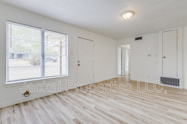 Building Photo - 15 MacArthur Dr