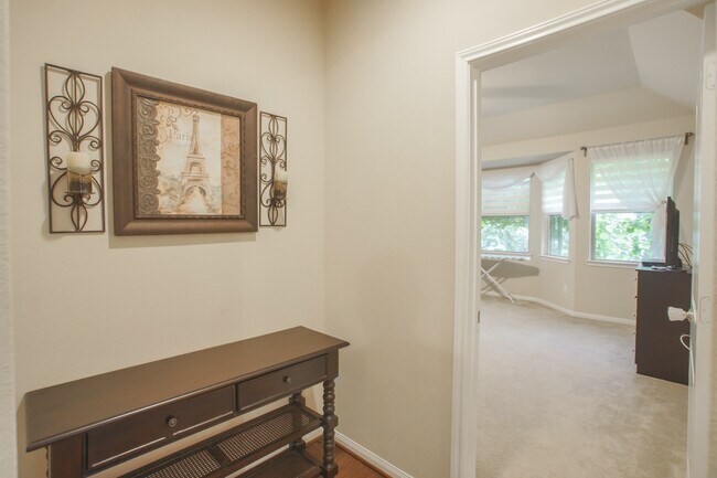 Building Photo - 111 Pheasant Run Dr