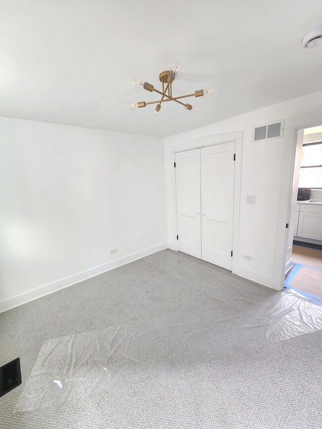 Building Photo - 243 W Swann St