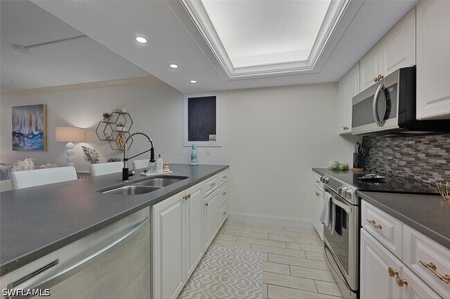 Building Photo - 154 Cypress Way E