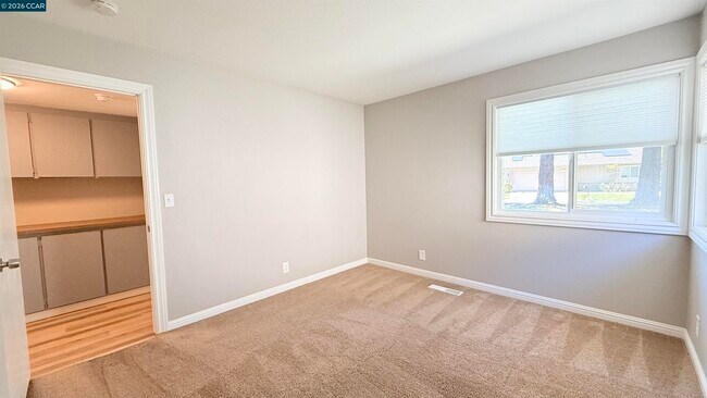Building Photo - 750 N Paradise Valley Ct